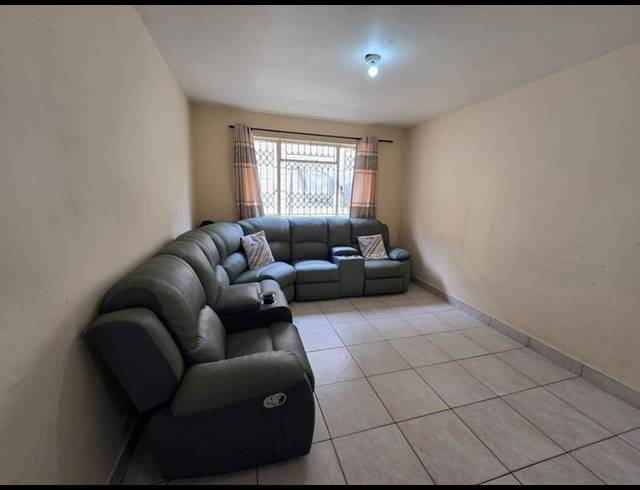 1 BEDROOM APARTMENT FOR SALE IN OVERPORT